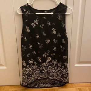 Classy Black sleeveless top, small